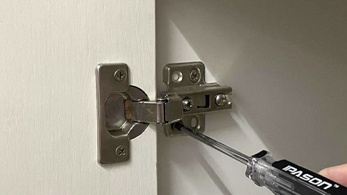 روش صحیح نصب لولا کابینت برای افزایش دوام و عملکرد بهتر