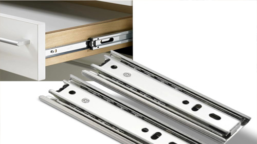 تفاوت کشو با ریل ساچمه‌ای و کشو با ریل مخفی از نظر طراحی داخلی