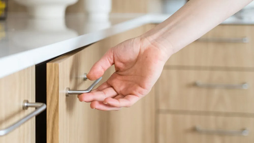 بررسی نوآوری‌های جدید در ریل‌های کابینت سال 2025